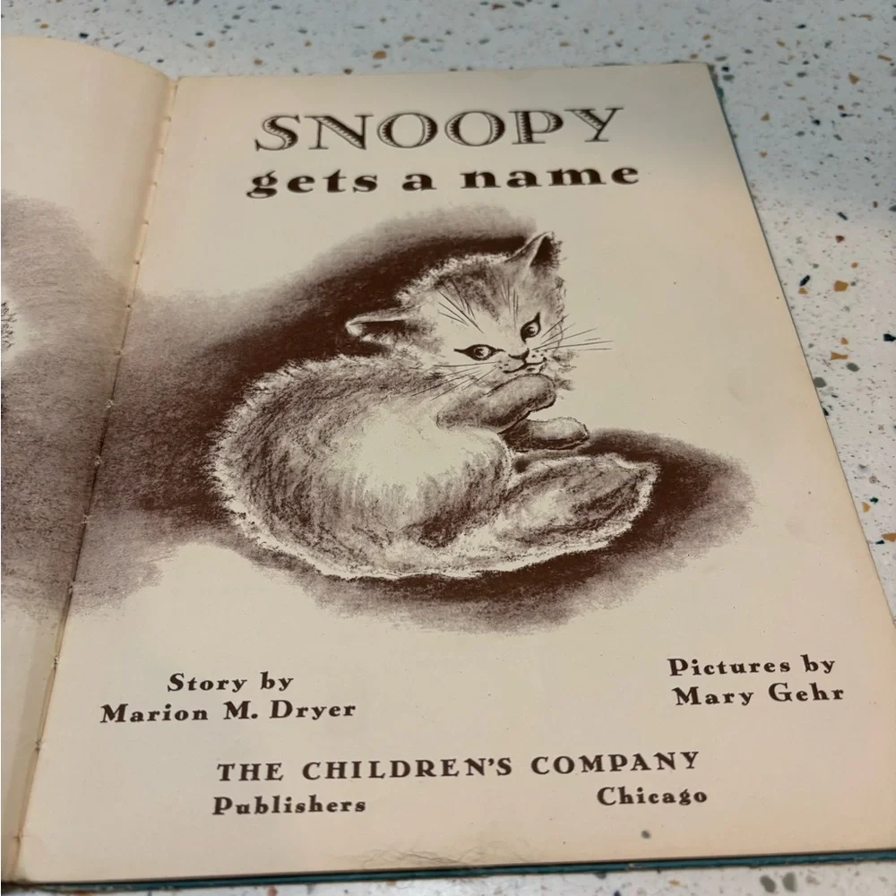 Vintage 1950s Snoopy Gets a Name‎ by Marion M. Dryer – Illustrated by Mary Gehr